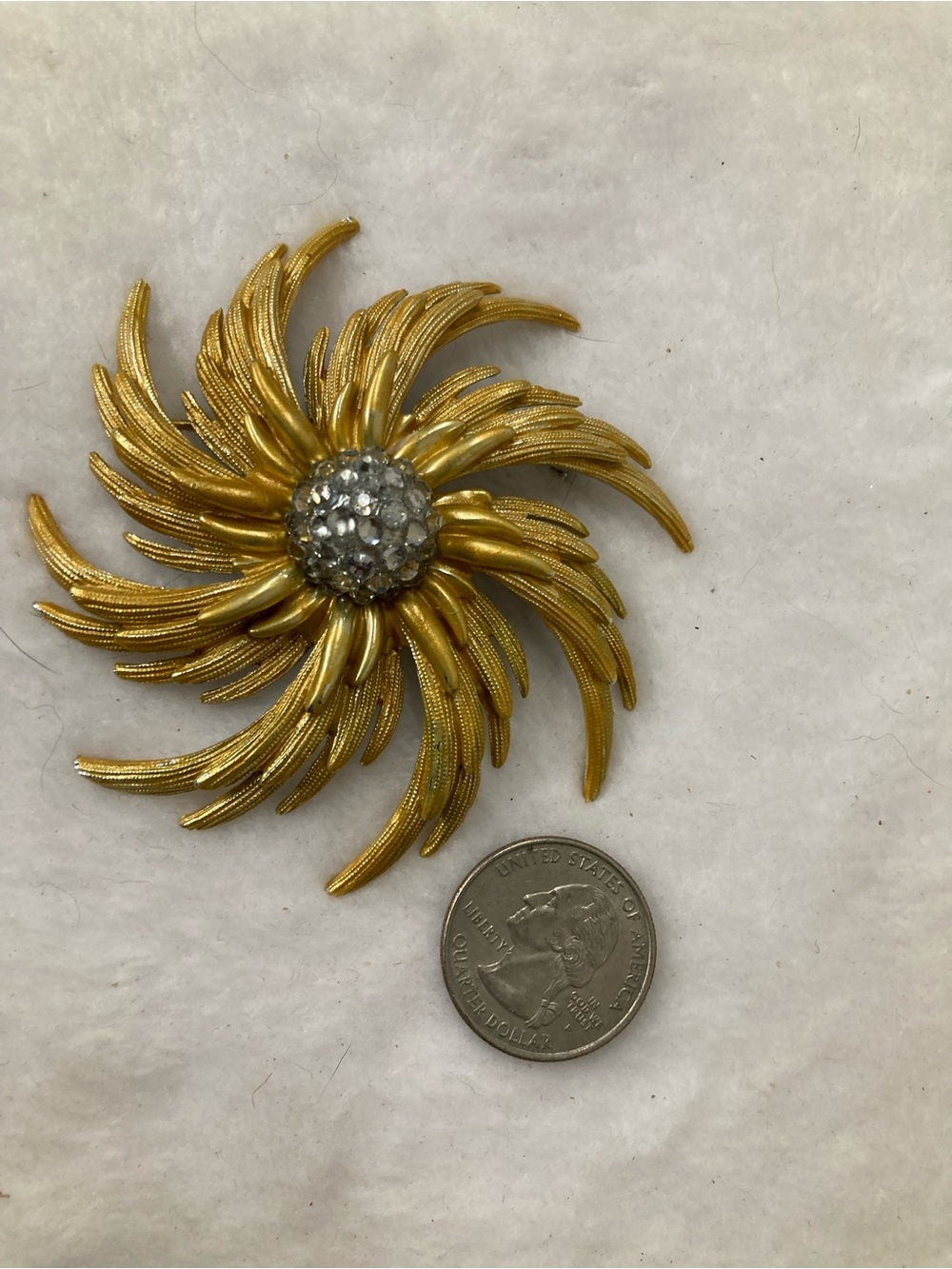 Sarah Coventry Star-Burst Gold & Silver Floral Brooch